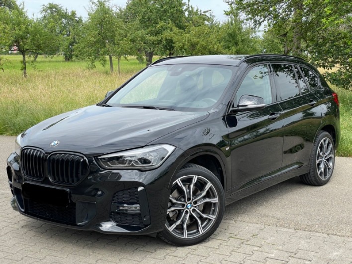 "2022 BMW X1 xDrive 20 d M Sport LED Cerchi 19\""