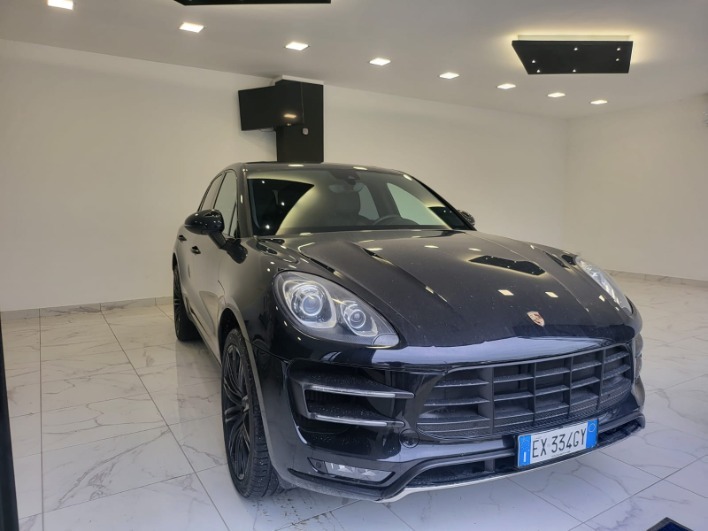 "Porsche Macan"