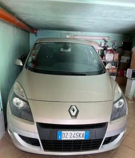 "Renault Scenic confort"