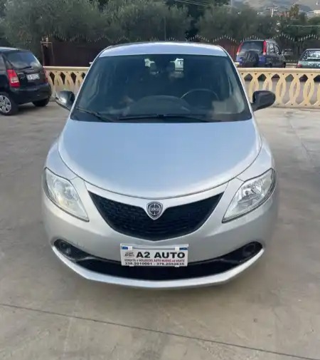"Lancia Ypsilon 1.2 69 CV 5 porte S&S Platinum"