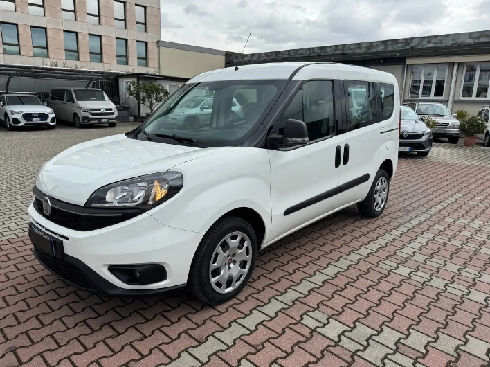 "Fiat Doblo 1.6 MJT 120cv EASY 7 POSTI AZIENDALE"