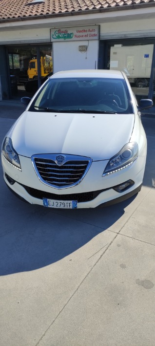 "lancia delta 1.6 mtj 2011"
