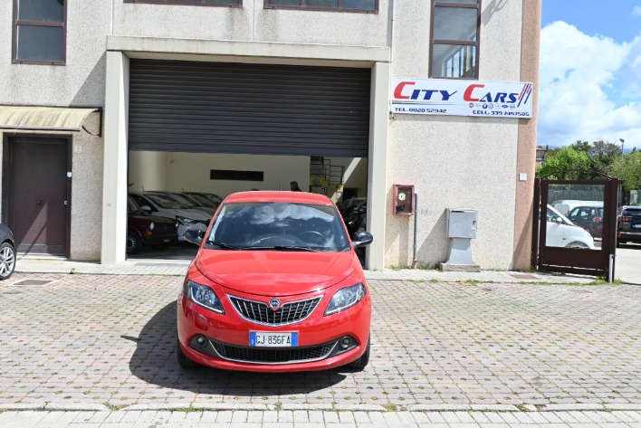 "LANCIA YPSILON 1.0 70CV  HYBRID"