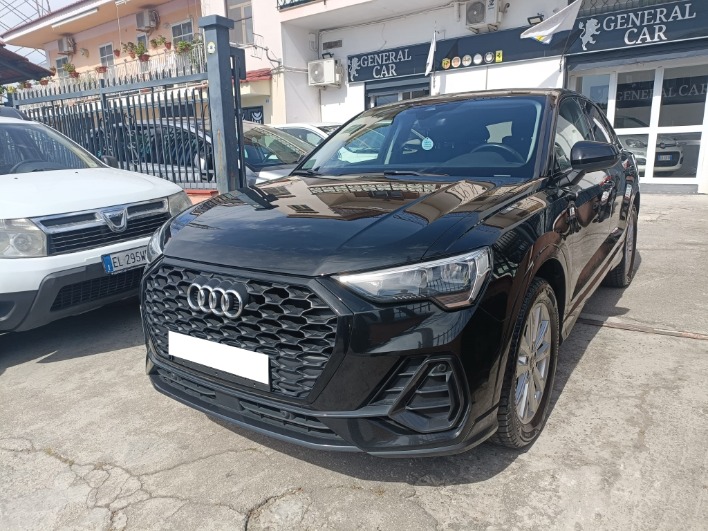 "AUDI Q3 1.5 TFSI 35 STRONIC BUSINESS ADVANCED"