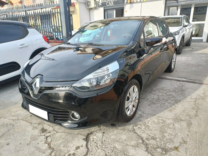 "RENAULT CLIO 1.5 DCI S&S INTENS"