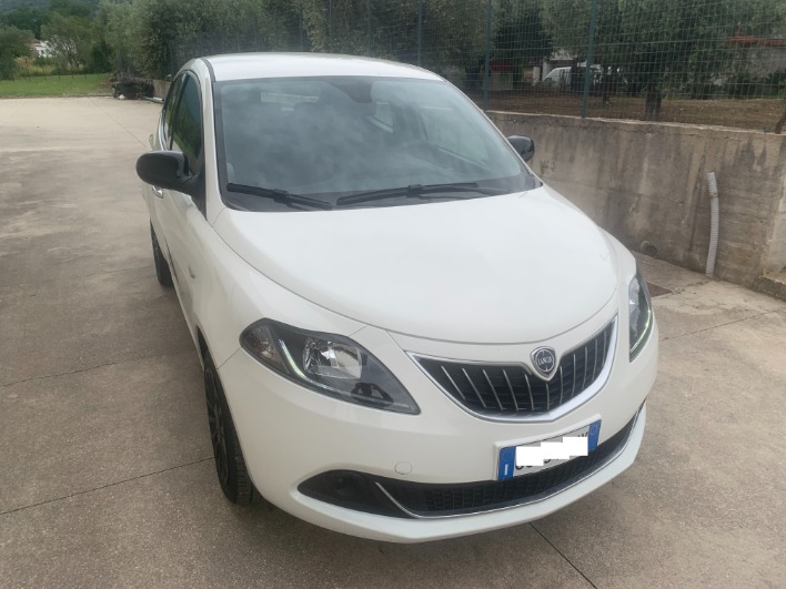 "Lancia Ypsilon 1.0 hybrid Silver S&S 70 CV"