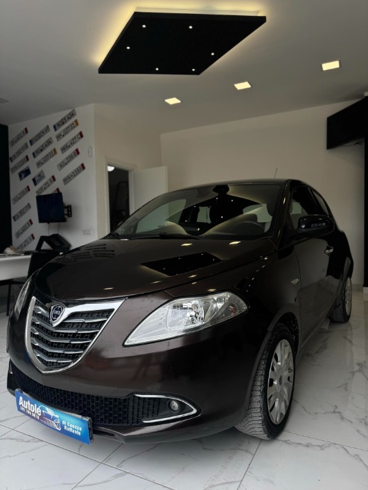 "lancia ypsilon"