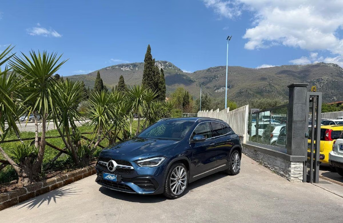 "MERCEDES - Classe GLA - 200 d Automatic Premium"