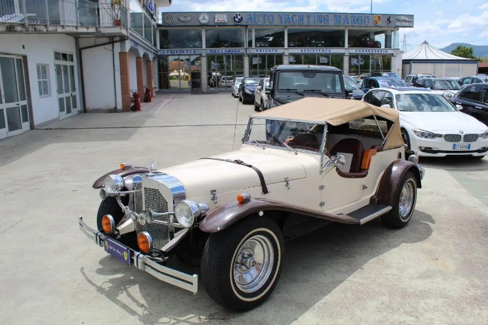 "Mercedes-Benz X 350 ss-k Fiberfab Lupin mobile"