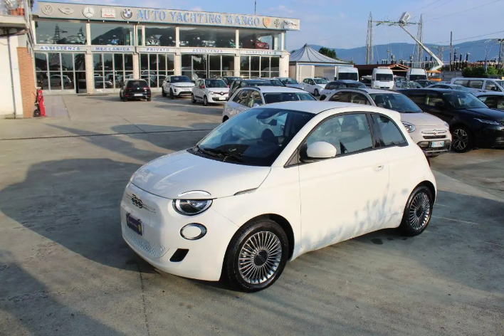 "Fiat 500e 500 Action Berlina"
