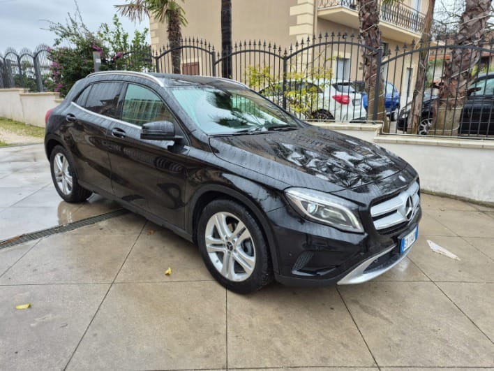 "Mercedes GLA, Anno 2015"