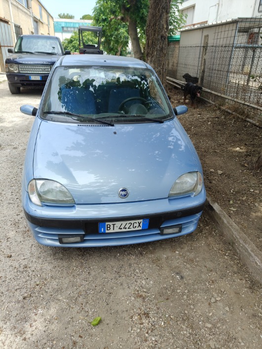 "Fiat 600 1100 del 2001"