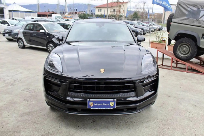 "Porsche Macan 2.0 T"