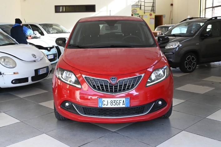 "LANCIA YPSILON 1.0 70 CV HYBRID  VERSIONE GOLD"