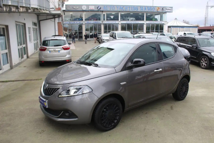 "Lancia Ypsilon 1.0 FireFly 5p.S&S Hyb. Gold Pl."