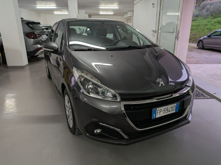 "Peugeot 208  I 2015 5p 1.6 bluehdi Touch 75cv"
