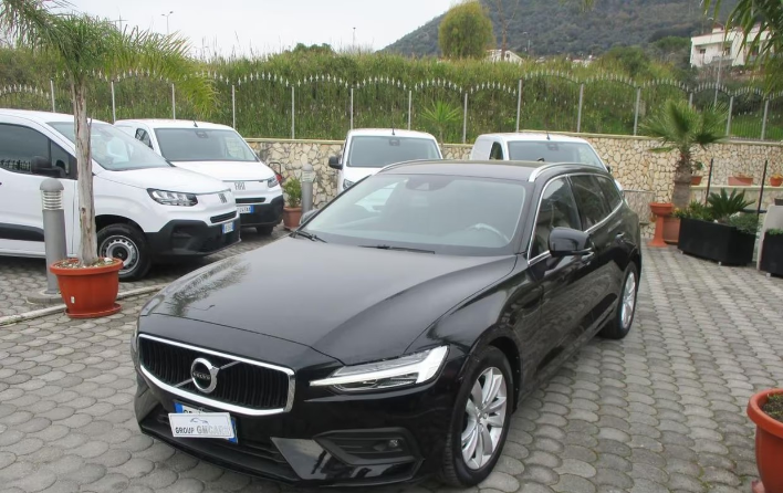 "VOLVO V60 B4 Geartronic R-design"