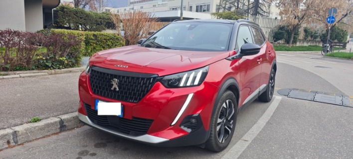 "Peugeot 2008 GTLine Eat8 tetto apribile"