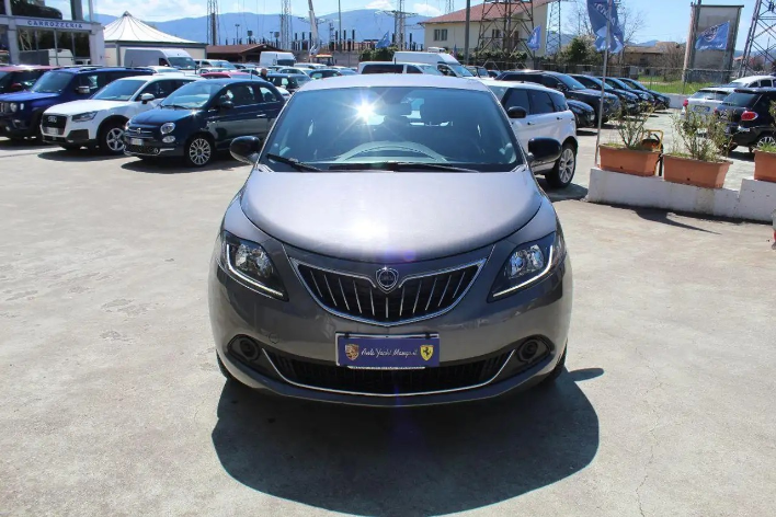"Lancia Ypsilon 1.0 FireFly 5p.S&S Hyb. Gold Pl."
