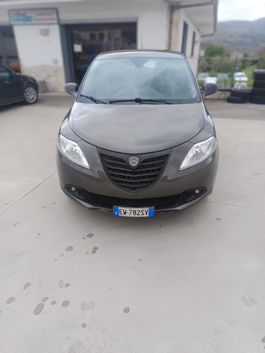 "lancia y 1.2 gpl 2014"