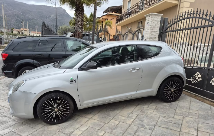 "Alfa Romeo MiTo 1.3 JTDm 85 CV S&S Distinctive"