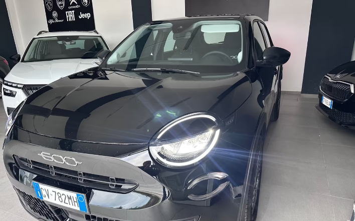 "Fiat 600 Hybrid 110 CV DCT MHEV La Prima II"