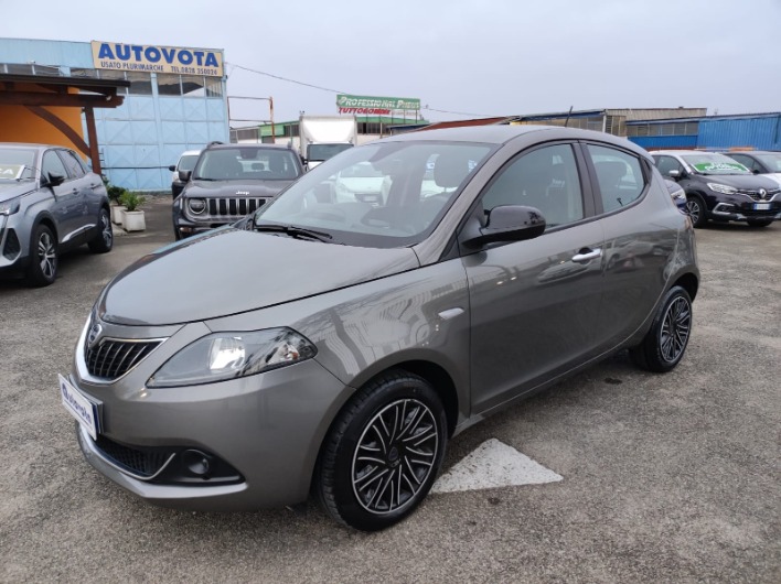 "Lanci Ypsilon"