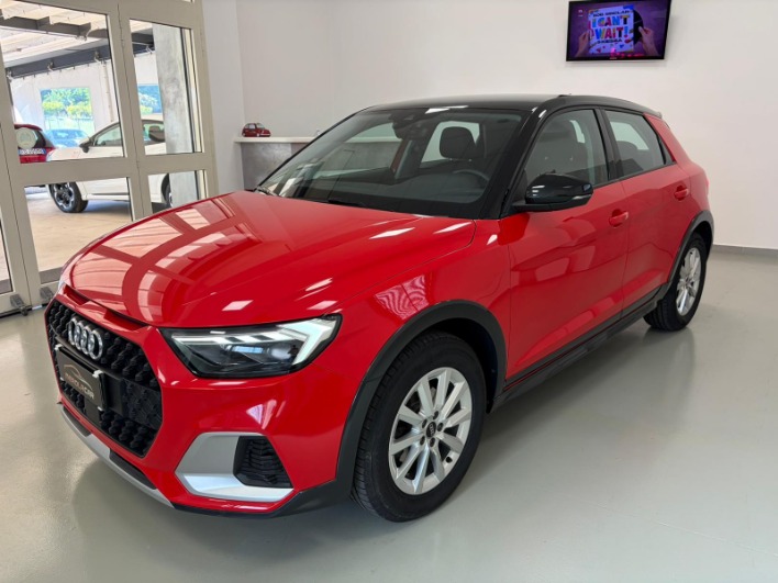 "Audi A1 Sportback 30 1.0 tfsi Identity Black 110cv"