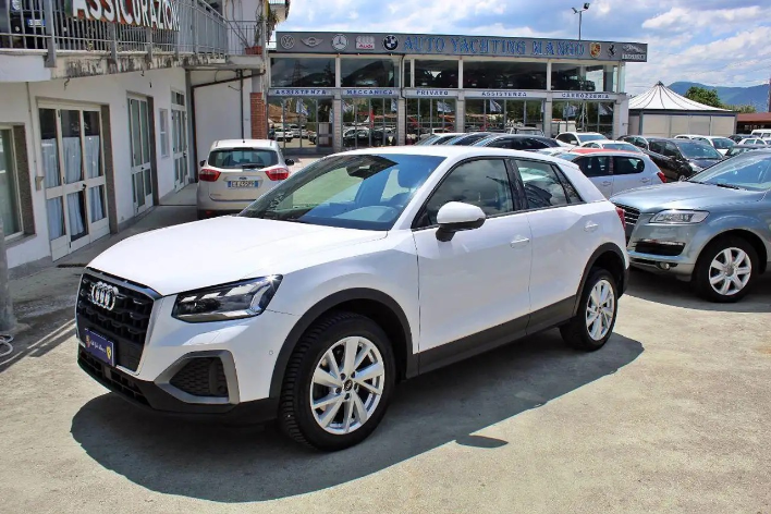 "Audi Q2 35 TDI quattro S tronic Business"