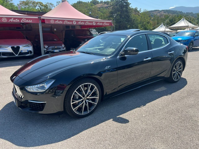 "Maserati Ghibli 2.0 330CV 48v MHEV GT"