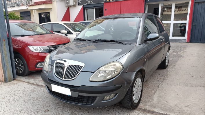 "LANCIA YPSILON 1.2 ARGENTO"