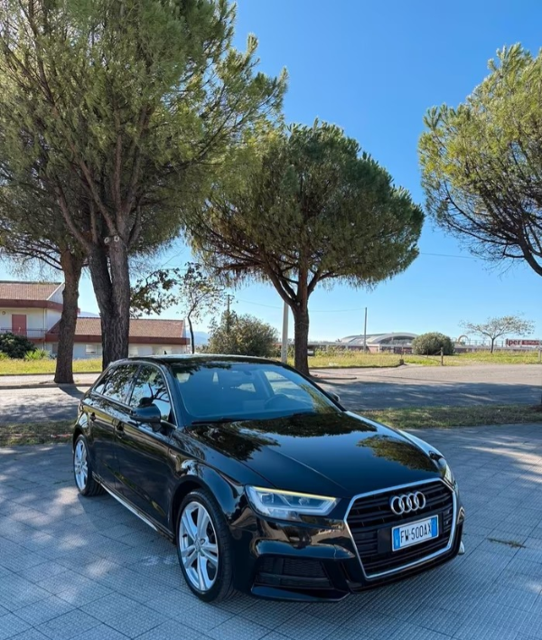 "Audi A3 SPB 30 TDI S tronic Sport"