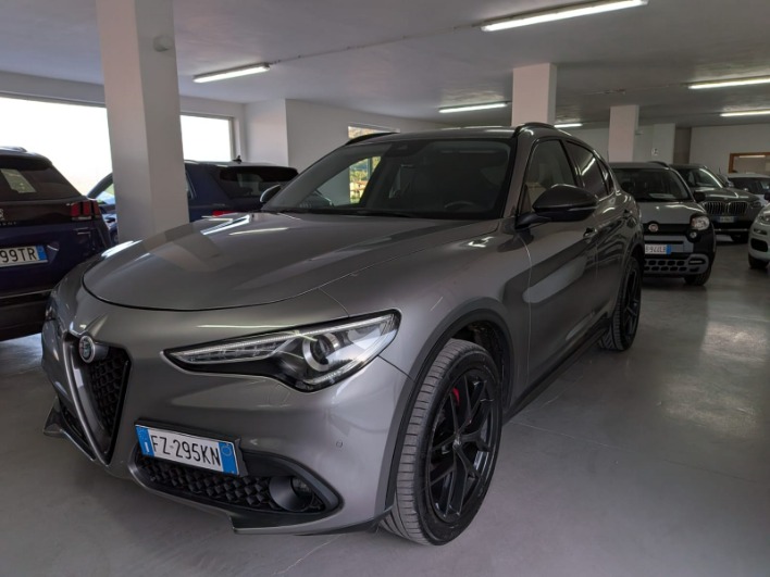 "Stelvio 2019 2.2 t Ti Q4 210cv auto"