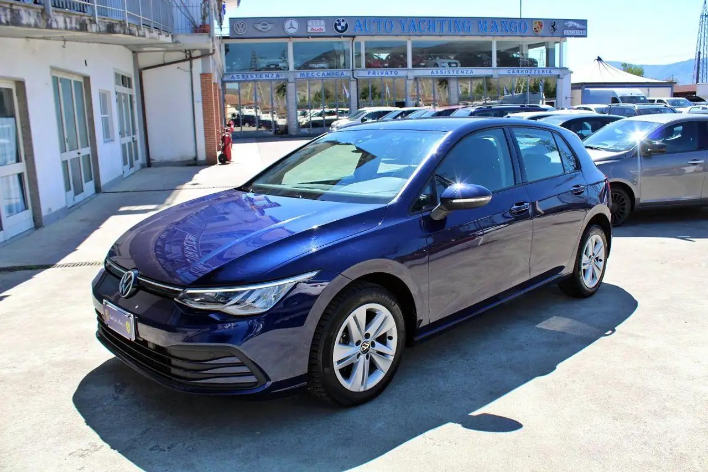 "Volkswagen Golf VIII 1.0 etsi evo Life 110cv dsg"