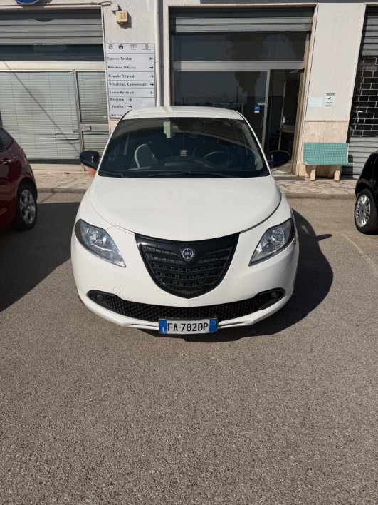 "Lancia ypsilon 1.2 gpl"