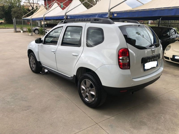Dacia Duster 1.5dCi 110CV 4x2 Lauréate 2016 - immagine 4