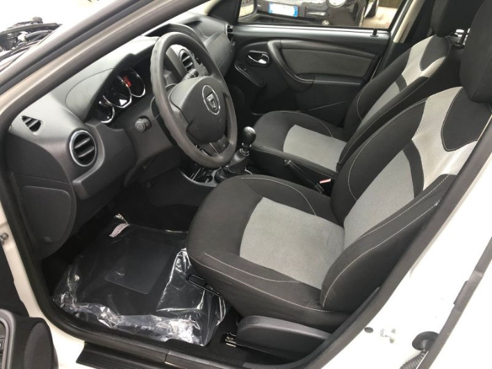 Dacia Duster 1.5dCi 110CV 4x2 Lauréate 2016 - immagine 6
