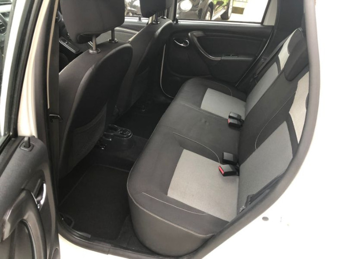 Dacia Duster 1.5dCi 110CV 4x2 Lauréate 2016 - immagine 7