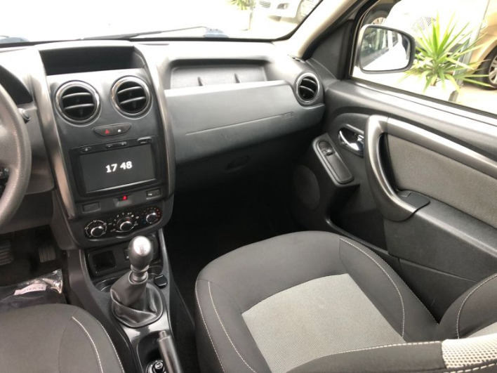 Dacia Duster 1.5dCi 110CV 4x2 Lauréate 2016 - immagine 9
