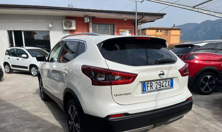 Nissan Qashqai 1.5 dCi Tekna - immagine 12