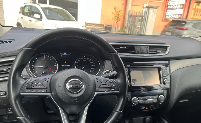 Nissan Qashqai 1.5 dCi Tekna - immagine 8