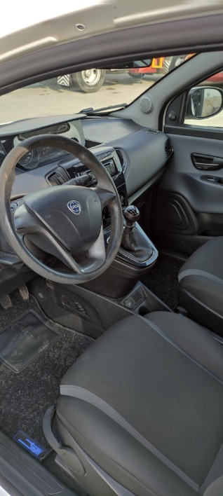 ypsilon 1.2 69 cv platinum 2017 - immagine 4