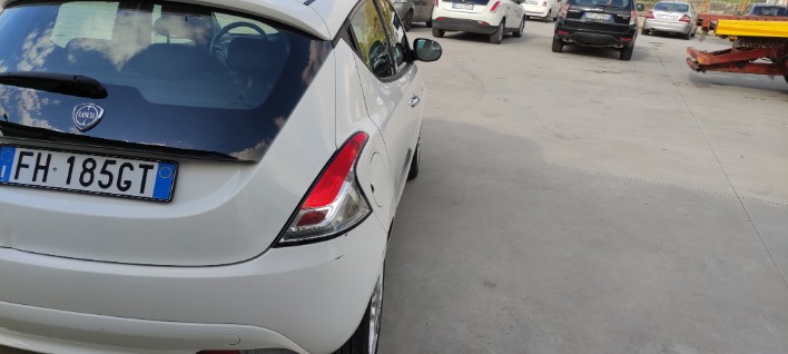 ypsilon 1.2 69 cv platinum 2017 - immagine 5