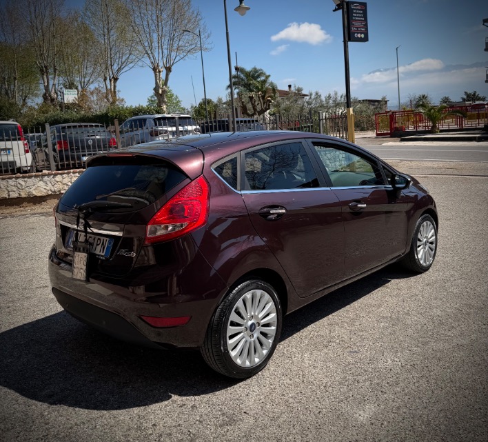 Ford Fiesta 1.4 TDCi Titanium - immagine 2