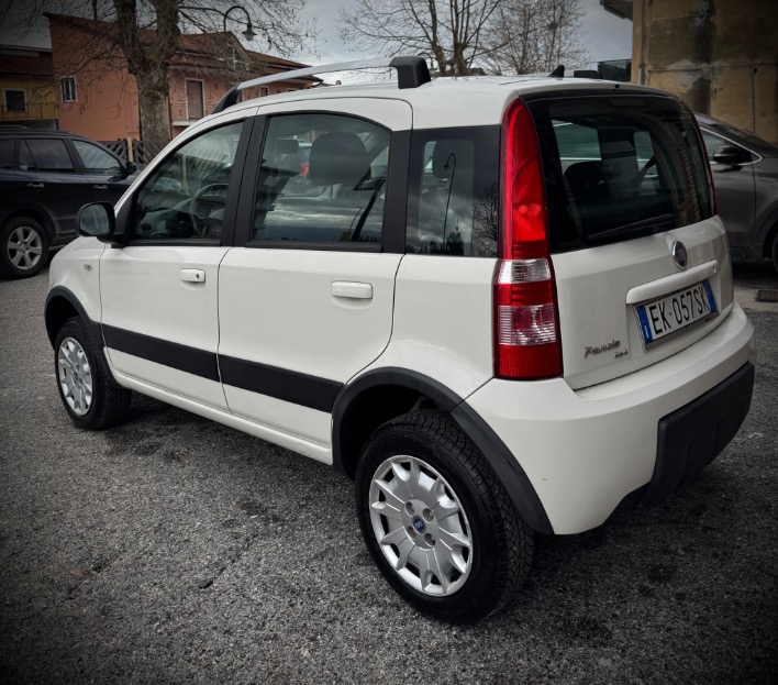 Fiat Panda 1.3 JTD Climbing 4x4 - immagine 3