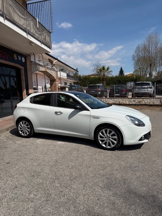 Alfa Romeo Giulietta 1.6 JTDM Distinctive - immagine 9