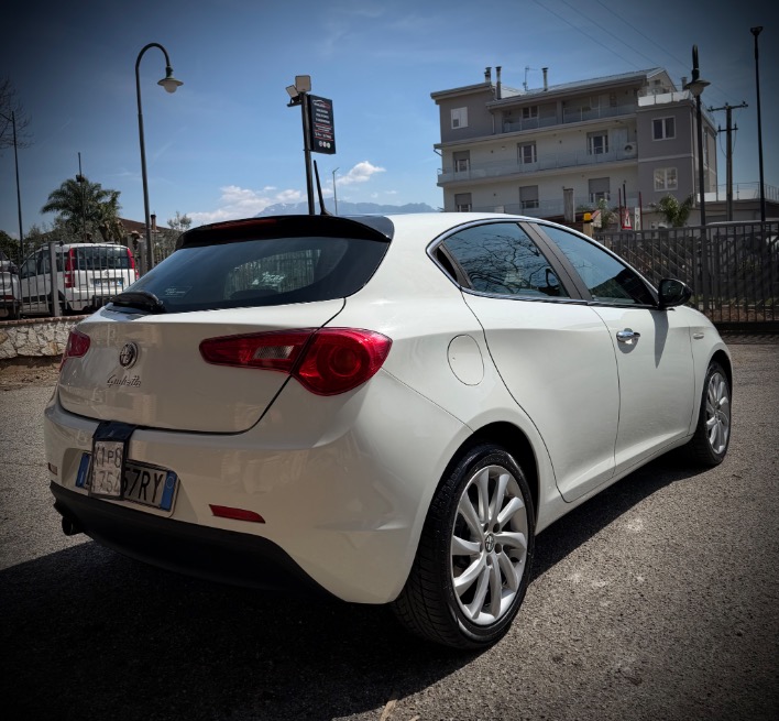 Alfa Romeo Giulietta 1.6 JTDM Distinctive - immagine 6