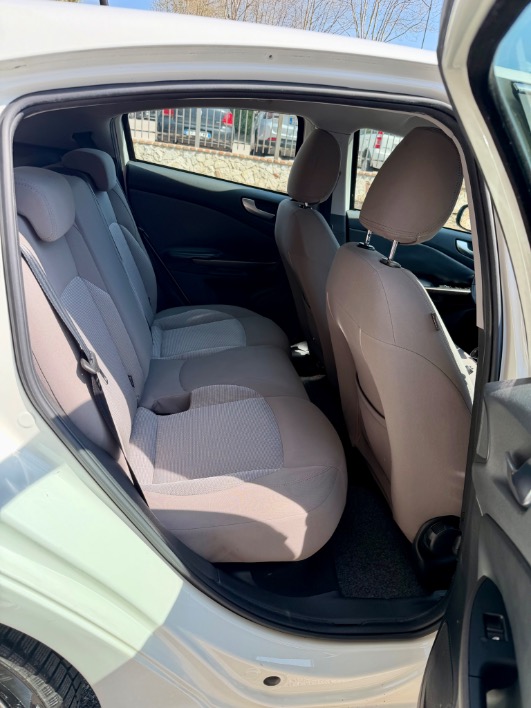 Alfa Romeo Giulietta 1.6 JTDM Distinctive - immagine 3