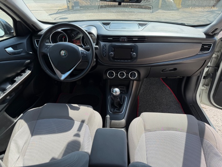 Alfa Romeo Giulietta 1.6 JTDM Distinctive - immagine 5