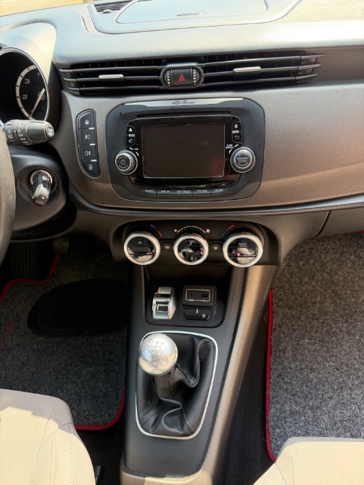 Alfa Romeo Giulietta 1.6 JTDM Distinctive - immagine 8